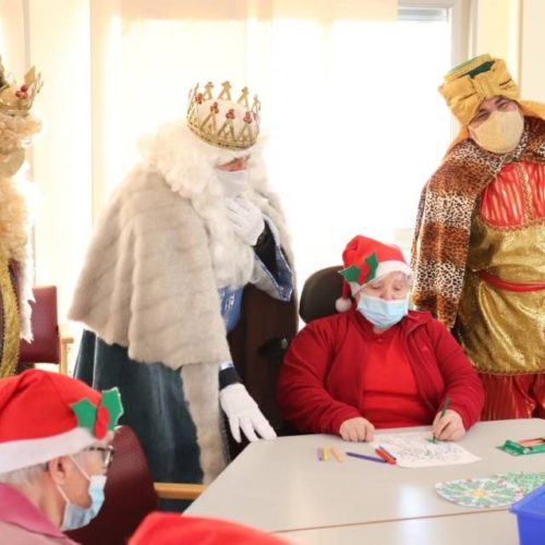 Os Reis Magos visitaron a Residencia Monte Santa Tecla na Guarda