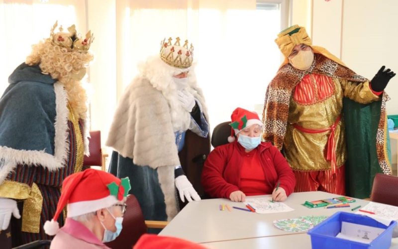 Os Reis Magos visitaron a Residencia Monte Santa Tecla na Guarda