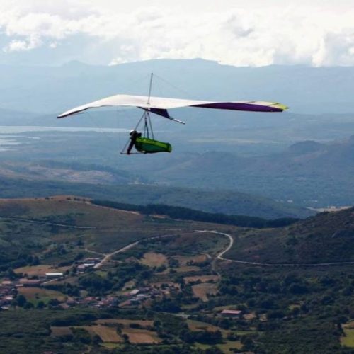Oposición dos deportistas á LAT de Iberdrola que inhabilitaría a Serra do Larouco para a práctica do parapente