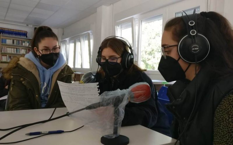 Radio feita por adolescentes para loitar contra o machismo, os abusos medioambientais e o discurso do odio