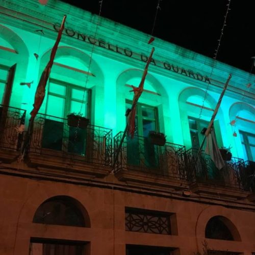 Concello da Guarda tínguense de verde para conmemorar o Día das enfermidades raras