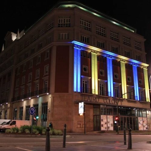 Deputación da Coruña ilumínase coas cores da bandeira de Ucraína