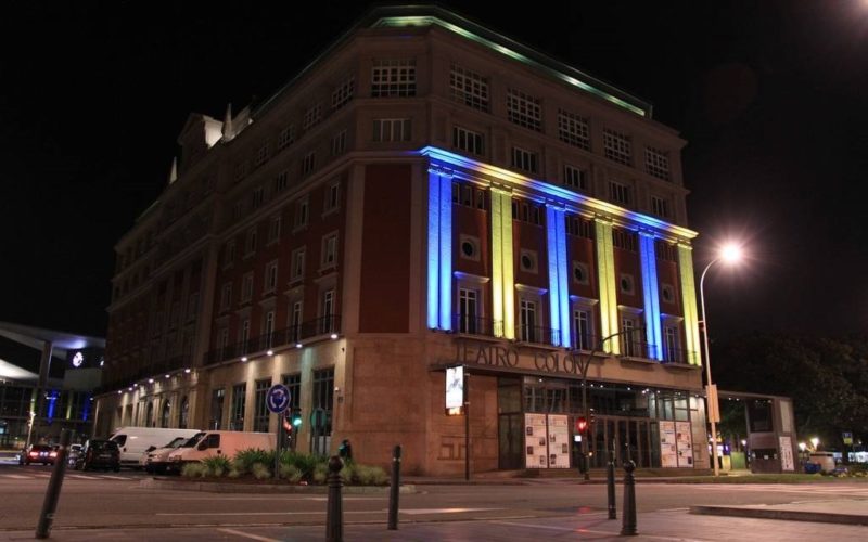 Deputación da Coruña ilumínase coas cores da bandeira de Ucraína