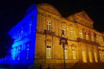 Deputación de Pontevedra tingue o pazo provincial coas cores da bandeira de Ucraína