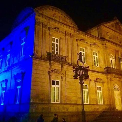 Deputación de Pontevedra tingue o pazo provincial coas cores da bandeira de Ucraína