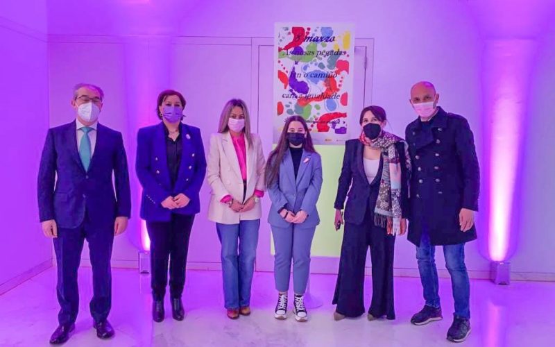 A porriñesa Laura Romero gaña o concurso de carteis do 8M