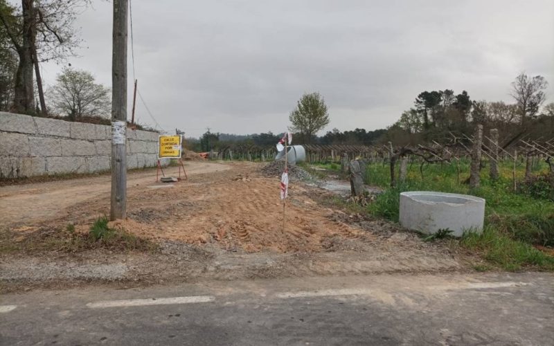 Saneamento no camiño da Marquiña en Salvaterra