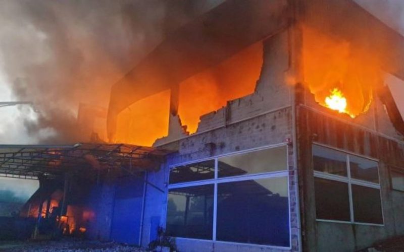 Zona Franca amosa a súa solidariedade con AEMOS