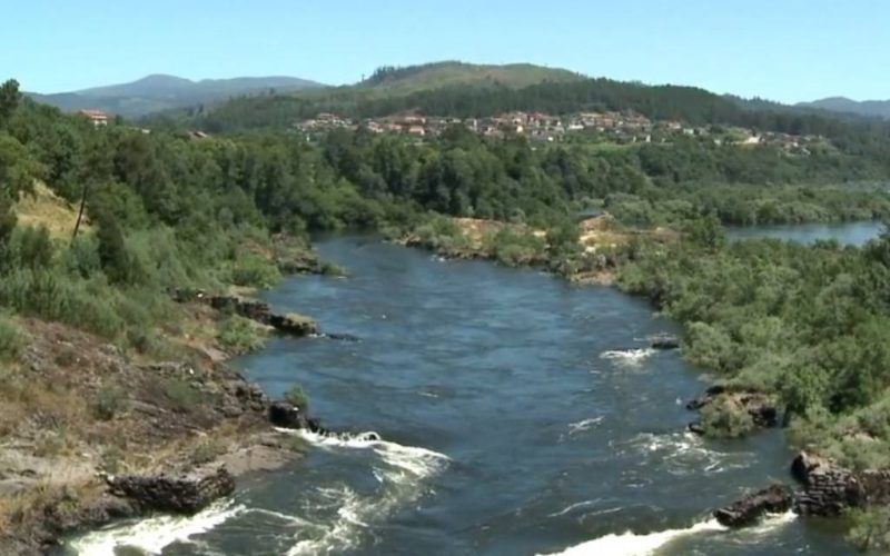 Preocupación en Arbo polo trazado da liña de alta tensión