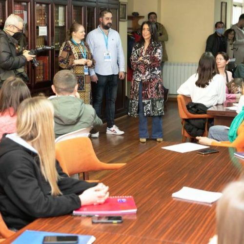 Concello da Coruña ofrece clases gratuítas de español para persoas ucraínas de acollida