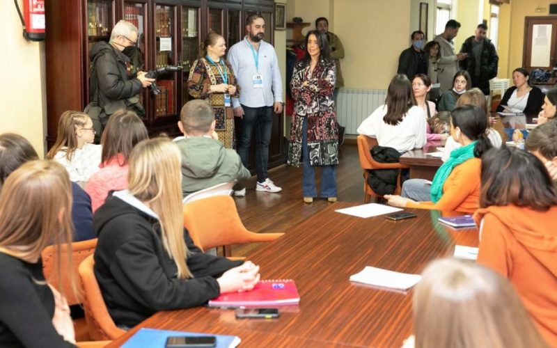Concello da Coruña ofrece clases gratuítas de español para persoas ucraínas de acollida