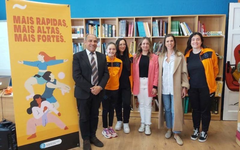 Concello da Coruña leva referentes do deporte feminino aos centros educativos