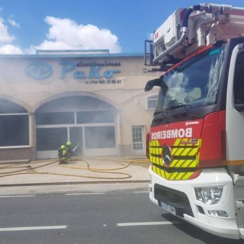 Extinción de incendio en nave do Porriño