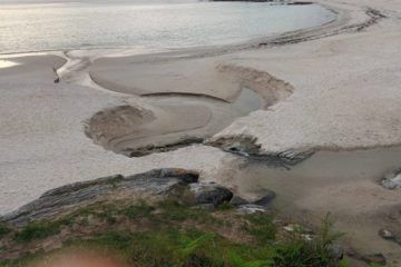 Somos Sanxenxo denuncia o silencio do Concello sobre o cambio de curso do río na praia de Areas