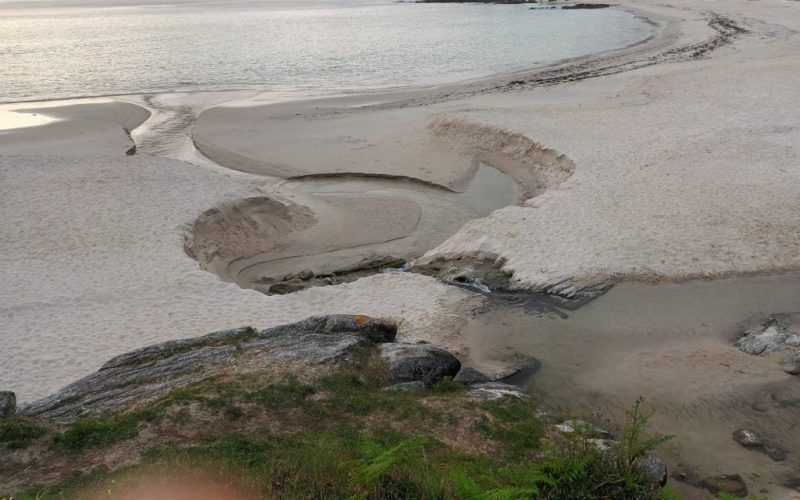 Somos Sanxenxo denuncia o silencio do Concello sobre o cambio de curso do río na praia de Areas