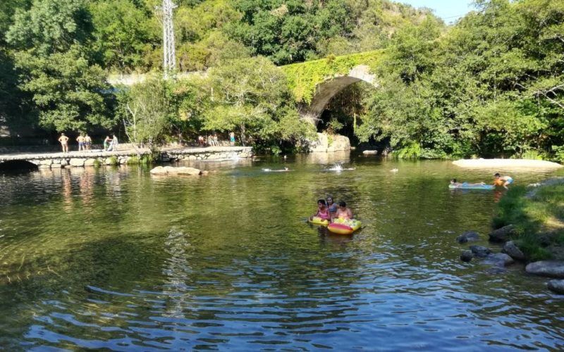 A praia de Maceira, no Covelo, obtén a excelencia na calidade das súas augas