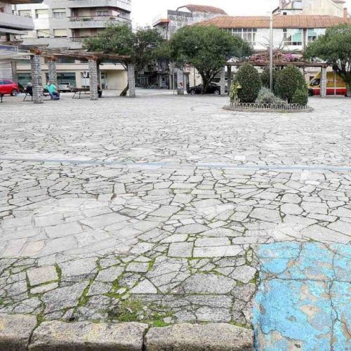 EU Ponteareas esixe ao Concello a instalación das marquesiñas na Praza Bugallal