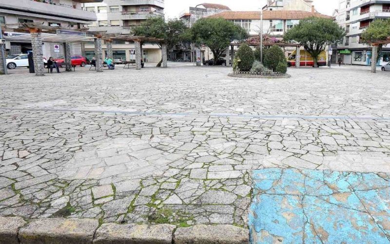 EU Ponteareas esixe ao Concello a instalación das marquesiñas na Praza Bugallal