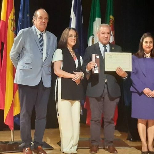 O alcalde de Monforte recibiu o premio “Vasoira de Platino”