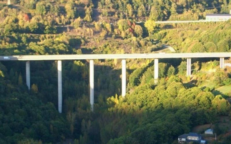 Rotura dun tramo dunha ponte na A-6 preto de Pedrafita