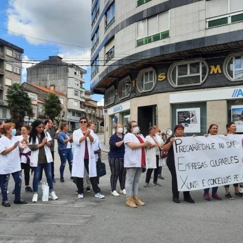 Traballadoras do SAF Ponteareas protestan pola súa precariedade laboral