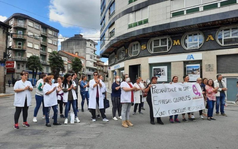 Traballadoras do SAF Ponteareas protestan pola súa precariedade laboral