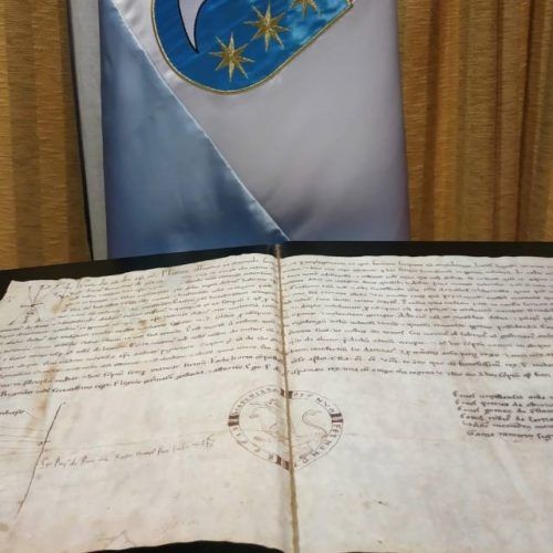 Concello de Tui entrega á Catedral unha reprodución do diploma do rei Fernando II