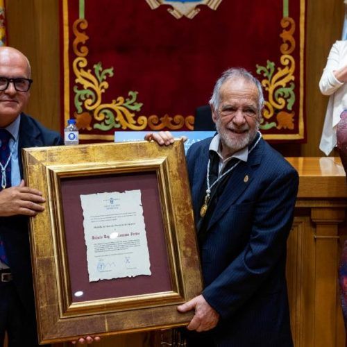 Acisclo Manzano recibe a Medalla de Ouro da provincia de Ourense