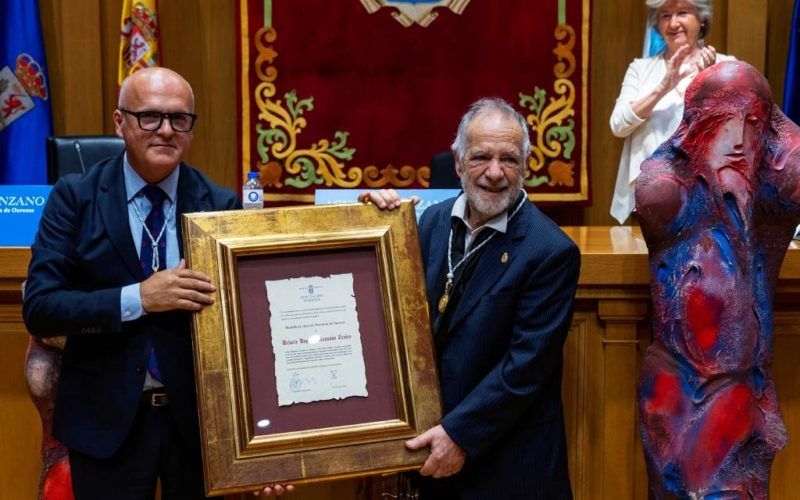 Acisclo Manzano recibe a Medalla de Ouro da provincia de Ourense