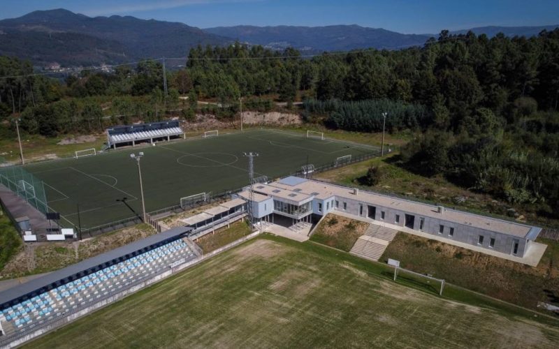 Mondariz mellora o campo municipal de fútbol da Lagoa