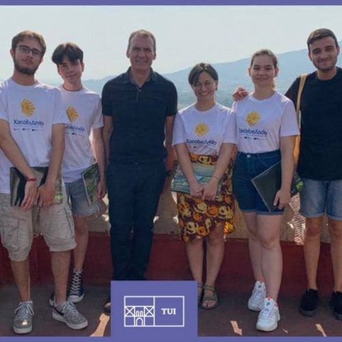 Mozos europeos realizan voluntariado no Camiño Portugués en Tui