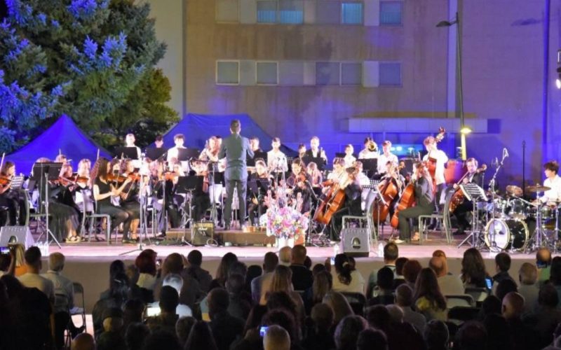 Academia de Música Fortaleza de Valença brilhou nas Noites do Jardim Municipal