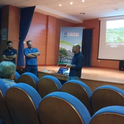 Lección de arqueoloxía no auditorio do Covelo