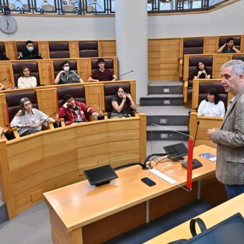 Estudantes do instituto Santiago Apóstol de Bos Aires visitan a Deputación da Coruña