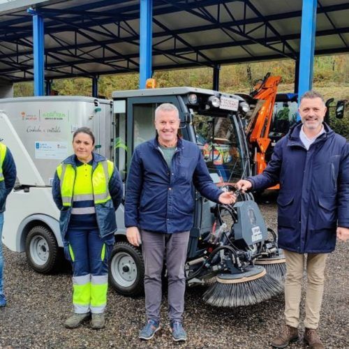 A Cañiza conta cunha nova máquina varredora para a limpeza