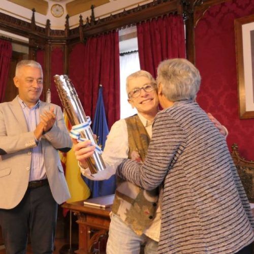 María Alonso Seisdedos recolleu en Vilagarcía o Premio Plácido Castro de Tradución 
