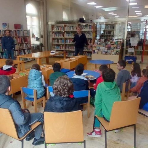 As visitas escolares centran o Día da Biblioteca en Tui