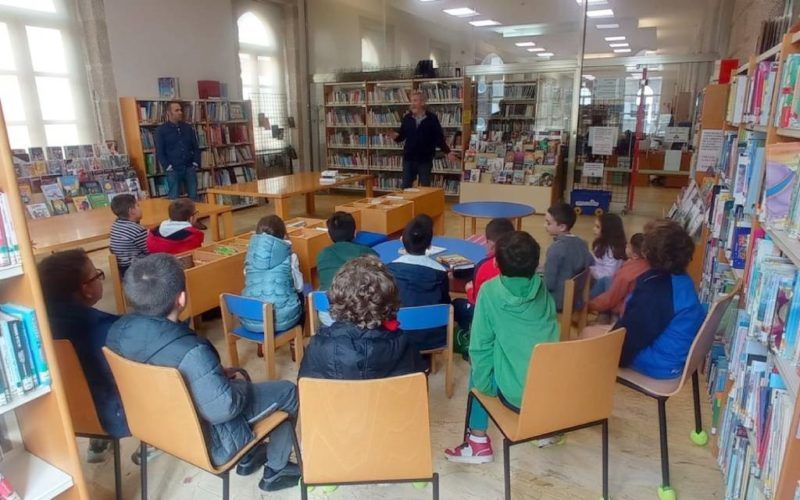As visitas escolares centran o Día da Biblioteca en Tui