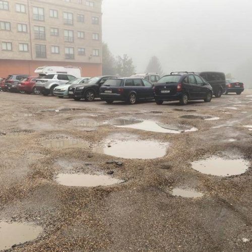 ACiP denuncia a situación “intransitable” dos aparcadoiros en Ponteareas
