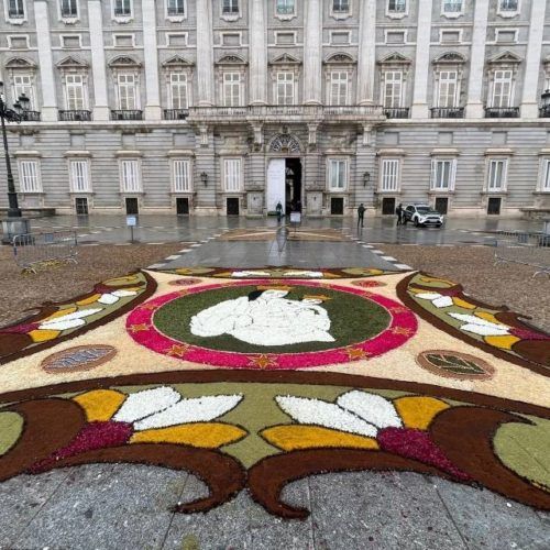 Alfombristas de Ponteareas e Torrelaguna homenaxean á Virxe da Almudena