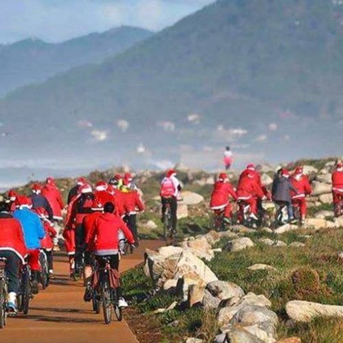 Caminha vai pedalar vestida de Pai Natal