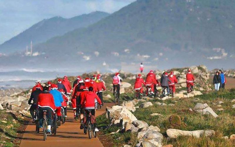 Caminha vai pedalar vestida de Pai Natal