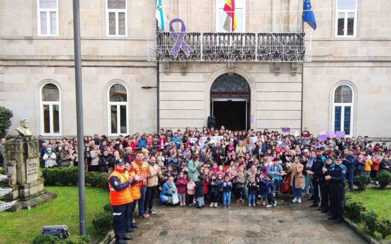 Ponteareas une a súa voz contra a violencia de xénero