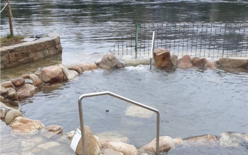 As termas públicas de Ourense están anegadas pola enchente do río Miño