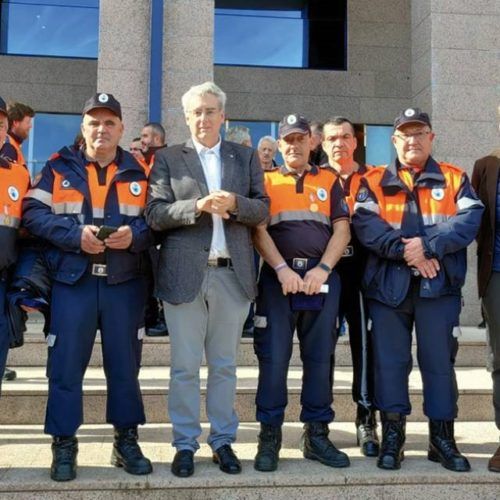 Tres voluntarios de Tui reciben o distintivo de permanencia de Protección Civil