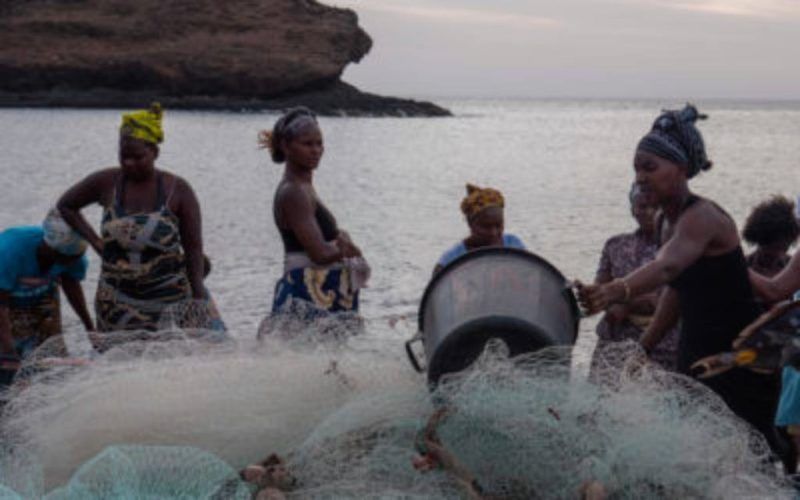 Mulleres caboverdianas protagonizan en Burela o Día Internacional da poboación migrante