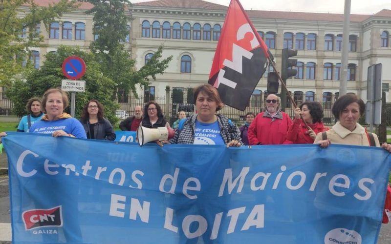 Concellos galegos esixen á Xunta de Galicia solucionar a folga das Galiñas Azuis e centros de maiores