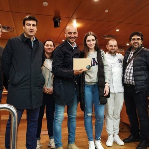 Noelia Gómez gaña o I Concurso de Postre de Nadal no Porriño