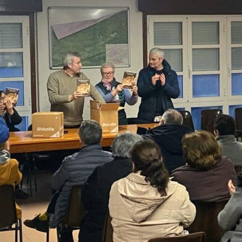 A Cañiza presenta o libro “Historia da Vila das Achas”