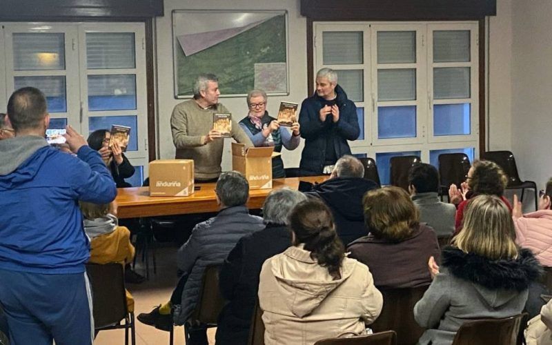 A Cañiza presenta o libro “Historia da Vila das Achas”